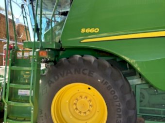 2012 John Deere S660 Header with 35ft Front and Trailer