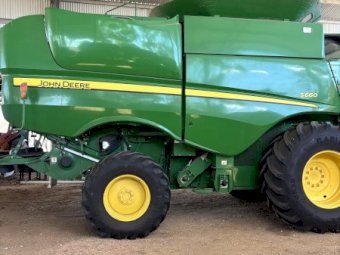 2012 John Deere S660 Header with 35ft Front and Trailer