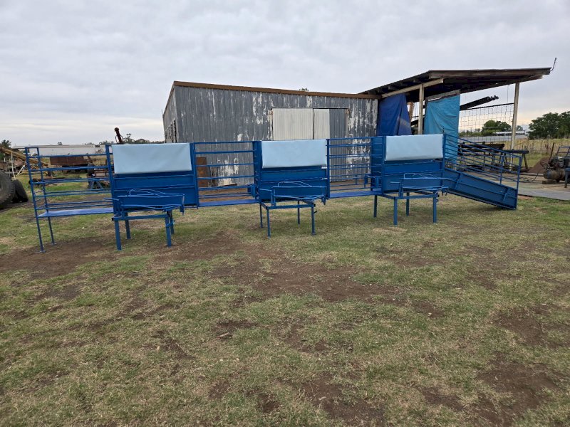 3 Stand : Sheep Handler  : Crutching Unit