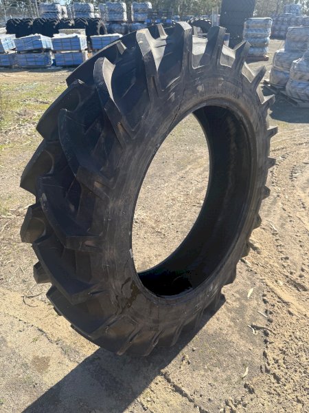 30 X Trelleborg 13.6R36 Tyres