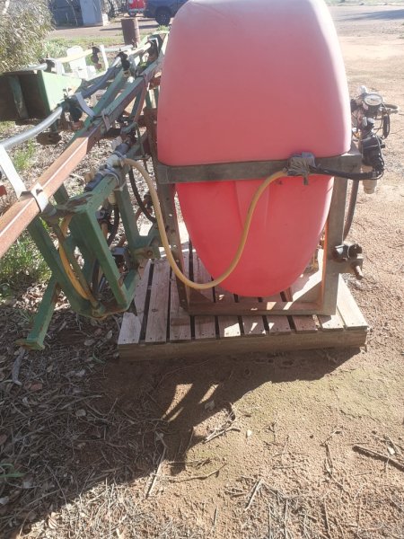 600 lt Silvan Tank with 10 m Goldacres Boom