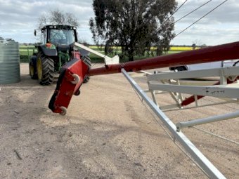 Farm King 10-80 Swing away auger