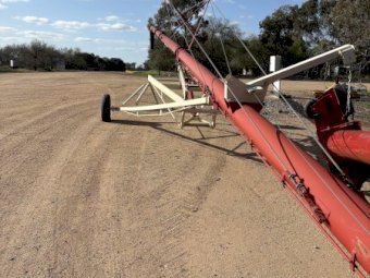 Farm King 10-80 Swing away auger