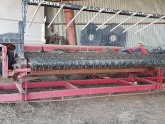 Knuckey Flo-Thru  canola pick-up  front