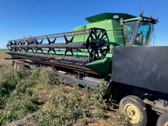2006 John Deere 9660 STS header with 936D 36 ft Front and Comb Trailer