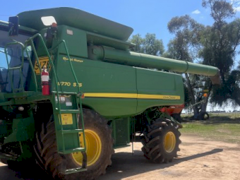 2011 John Deere 9770 Header with Fronts and Trailer