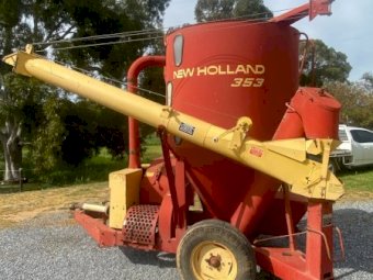 New Holland 353  Mixer
