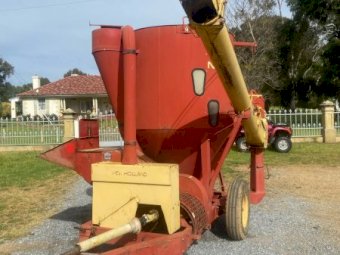New Holland 353  Mixer