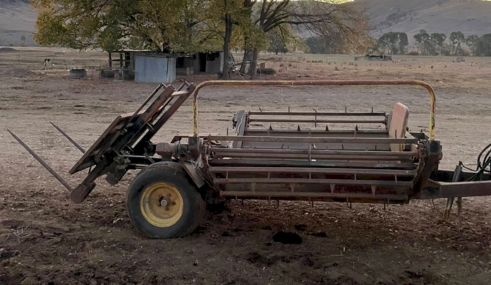 Boomerang Feed Wagon