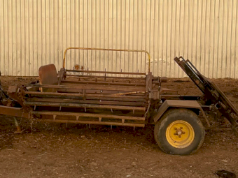 Boomerang Feed Wagon