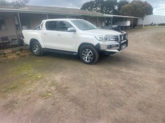 2016 Toyota Hilux  SR5 4WD Ute