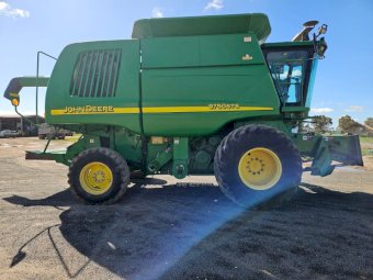 2002 John Deere 9750STS Header