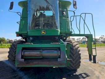 2002 John Deere 9750STS Header