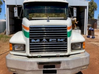 1997 Mack Fleetliner Prime Mover