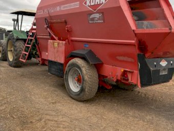 John Deere 3350 Tractor with Kuhn 1460 Euromix II dual horizontal feed mixer