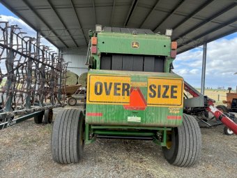 John Deere 468 Baler