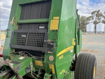 John Deere 468 Baler