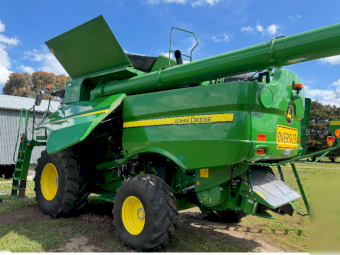 2022 John Deere S770 Harvester and HD40 R Hinged Draper Front