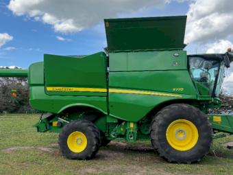 2022 John Deere S770 Harvester and HD40 R Hinged Draper Front