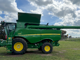 2022 John Deere S770 Harvester and HD40 R Hinged Draper Front