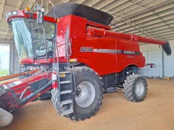 2013 Case IH 8230 Header with 40ft MacDon Draper Front