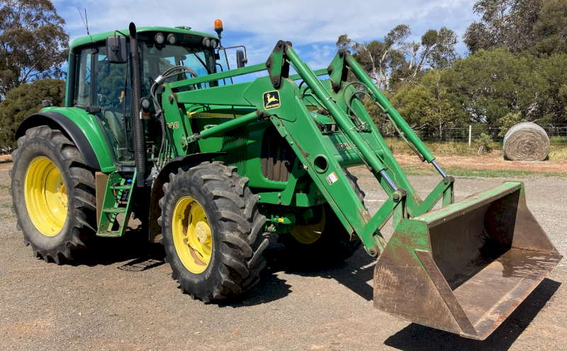 2002 John Deere 6620 Premium with 740 Loader