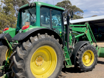 2002 John Deere 6620 Premium with 740 Loader
