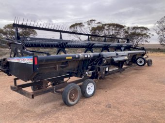 1995 Gleaner R62 Header With 30Ft Macdon Front