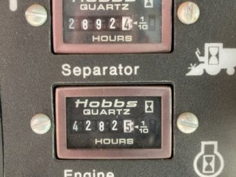 1995 Gleaner R62 Header With 30Ft Macdon Front