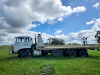 1990 Hino GS221 Tilt Tray Truck