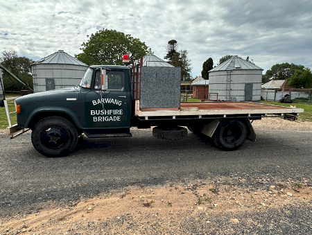 1972 International D1510 Tray Truck