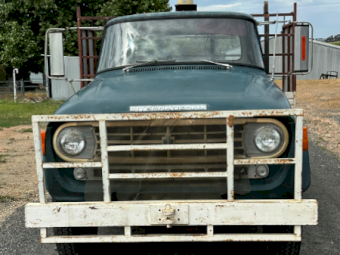 1972 International D1510 Tray Truck