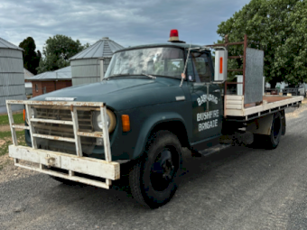 1972 International D1510 Tray Truck