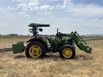 2018 John Deere 5085M Tractor with FEL