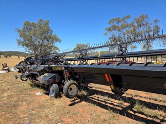 2019 Honey Bee AirFLEX 250 Front with Cross Auger