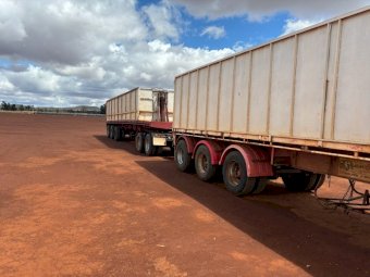 Road Train set O'Phee Convertible with Dolly
