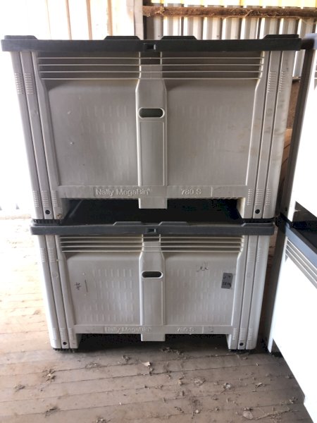 10 x Viscount Plastic Bins with Lids