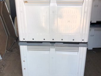 10 x Viscount Plastic Bins with Lids