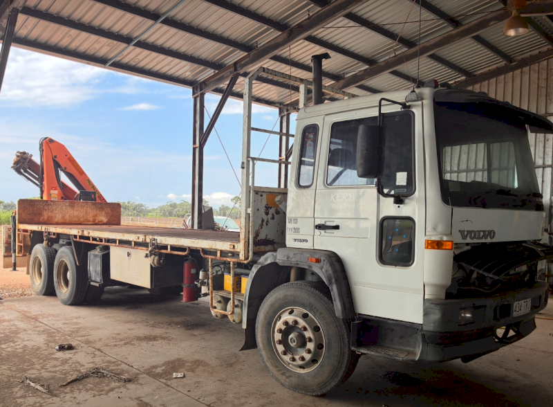1998 Volvo FL6 6x4 Crane Mounted Truck