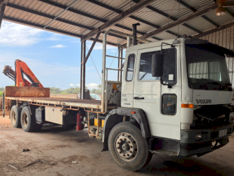1998 Volvo FL6 6x4 Crane Mounted Truck