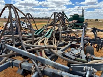 2001 Simplicity 6000L TQ2 Air Cart With Flexicoil ST820 Bar