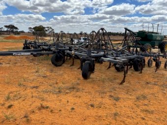 2001 Simplicity 6000L TQ2 Air Cart With Flexicoil ST820 Bar