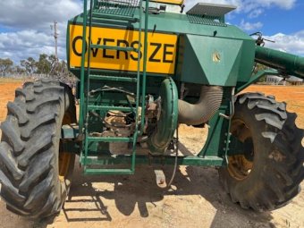 2001 Simplicity 6000L TQ2 Air Cart With Flexicoil ST820 Bar