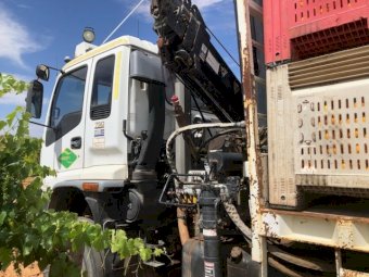 Isuzu 750 Crane Truck With Hiab 102