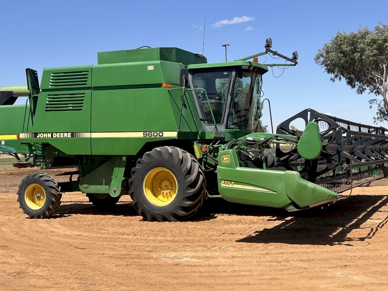 John Deere 9600 Header with 930 D Front
