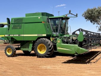 John Deere 9600 Header with 930 D Front