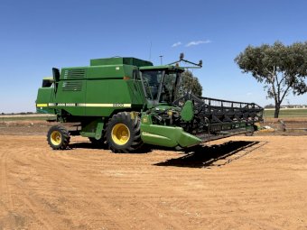 John Deere 9600 Header with 930 D Front