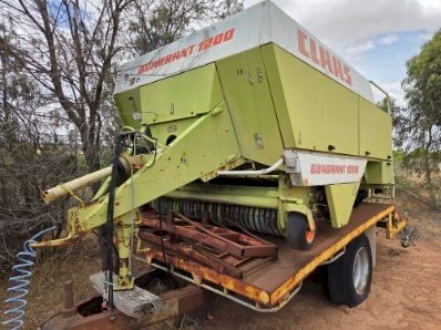 Class Quadrant 1200 Baler