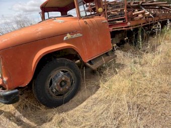 International AB 160 Truck with Trailer