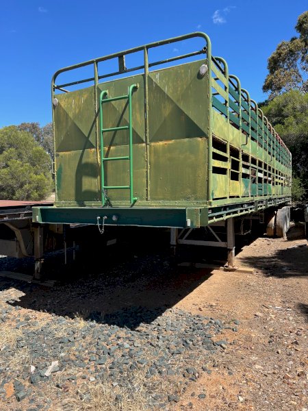 40' Trailer with 38' 2 Deck Stockcrate